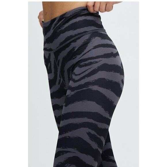 Lilybod XS Leggings Ariana Black & Gray Tiger High Rise Stretch Pants NEW - Picture 2 of 9